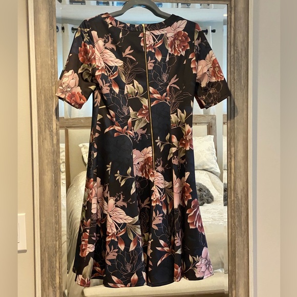 Floral fit and flare dress - Picture 2 of 3